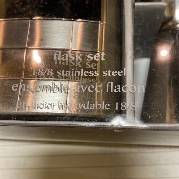 Flask and discreet clutch bag that you had to drink to get through the night - Picture 3 of 7